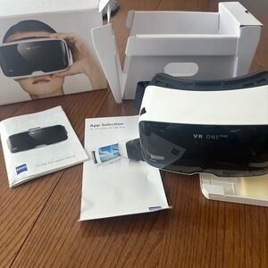 Pre owned Zeiss VR One Plus. Original box, user manual, strap incl. See images.